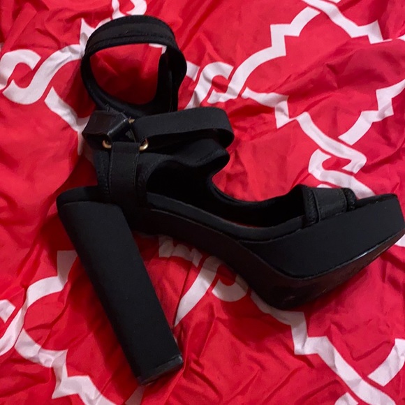 Heels - Picture 1 of 2